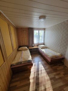 dwa lóżka pojedyncze