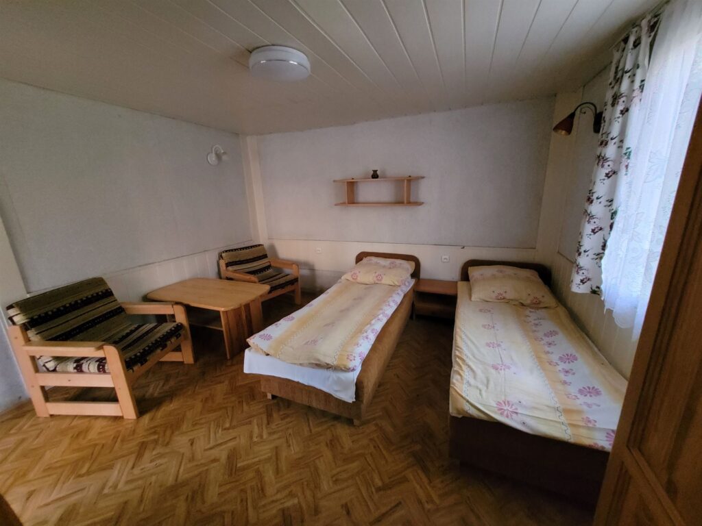 dwa lóżka pojedyncze