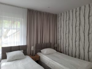 dwa lóżka pojedyncze